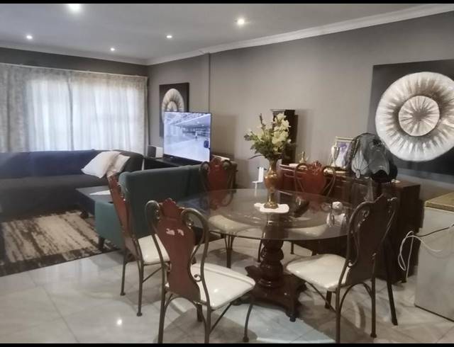 4 BEDROOM HOUSE FOR SALE IN SHAYANDIMA